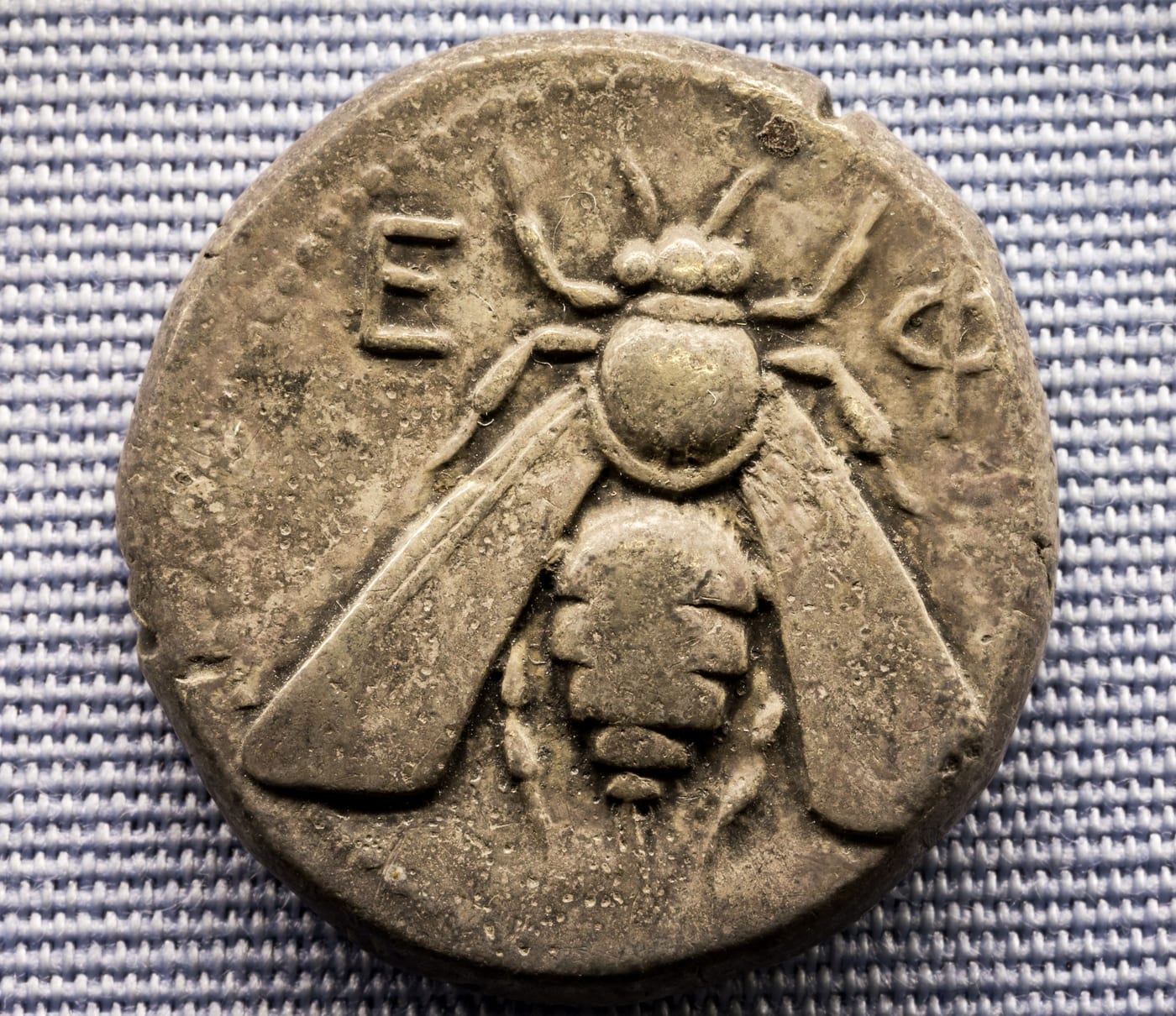 Obverse of an ancient Greek silver tetradrachm of Ephesos (394–295 BCE) showing a bee, with the letters E and Φ for Ephesos.